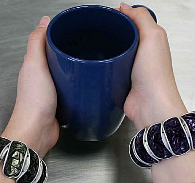 Armband van lege koffiecups